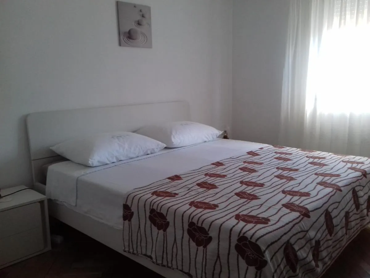 Apartment Dragan Pula